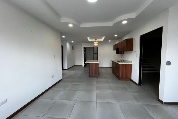 Se alquila apartamento en La Uruca, cerca del Hospital Mexico.