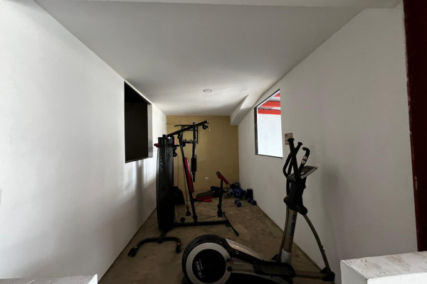 Se alquila apartamento en La Uruca, cerca del Hospital Mexico.