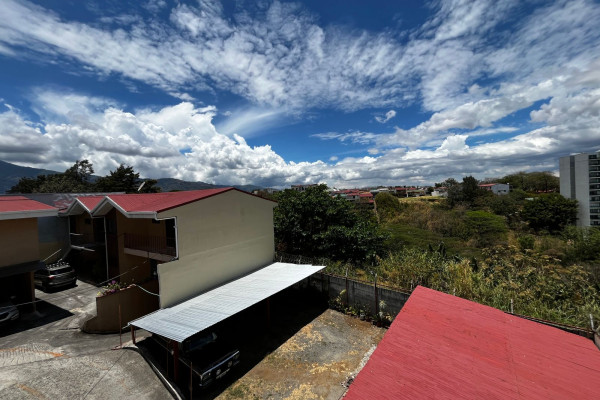 Se alquila apartamento en La Uruca, cerca del Hospital Mexico.