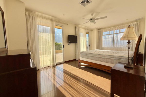 Se alquila Exclusivo Apartamento en Escazú con Hermosas Vistas.-2