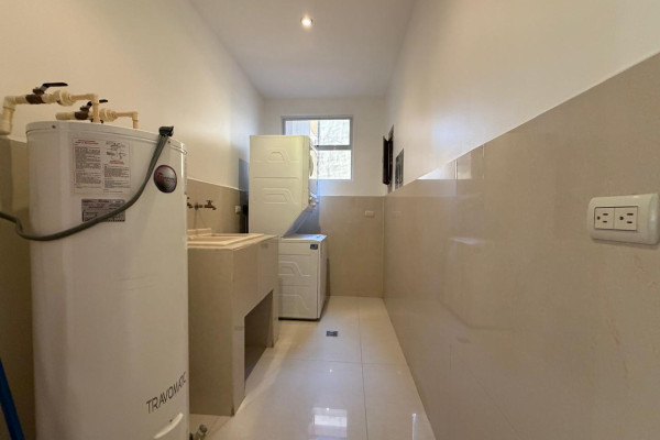 Se alquila Exclusivo Apartamento en Escazú con Hermosas Vistas.-8