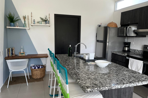 Se alquila apartamento en Jacó. Amoblado.