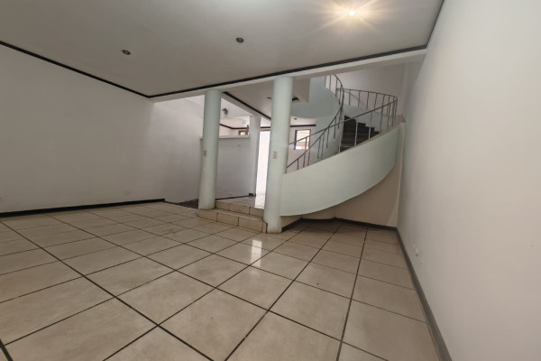 Casa en alquiler – Sabana Norte (cerca de Teletica).