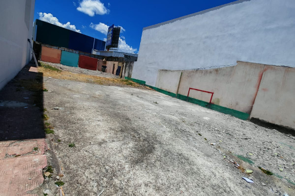 Lote en venta – Uso mixto (San Pedro).