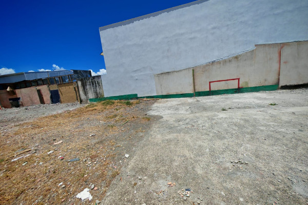 Lote en venta – Uso mixto (San Pedro).