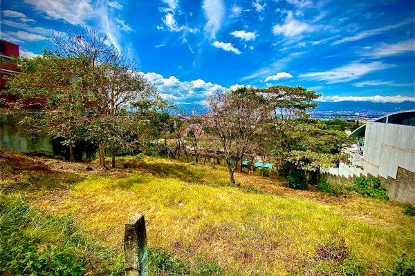 Lote en venta – Escazú (zona La Paco).