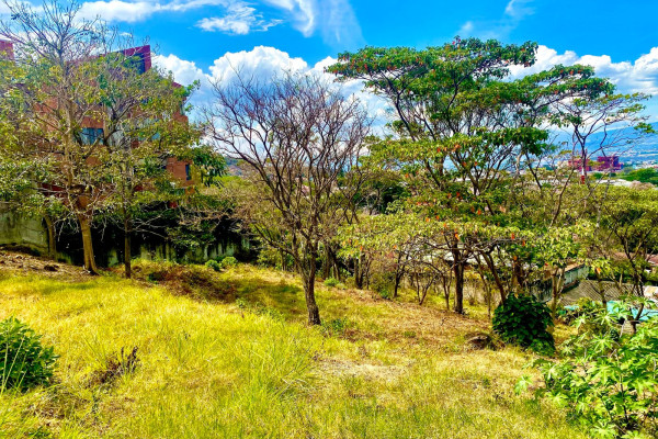 Lote en venta – Escazú (zona La Paco).