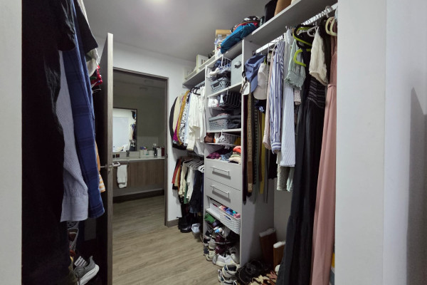 Apartamento en alquiler – Condominio CAIA (Escazú) Disponible en junio.-13