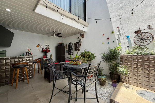 Casa en venta – Condominio Tirreno (Escazú).