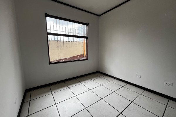 Se alquila casa en Sabana Norte.