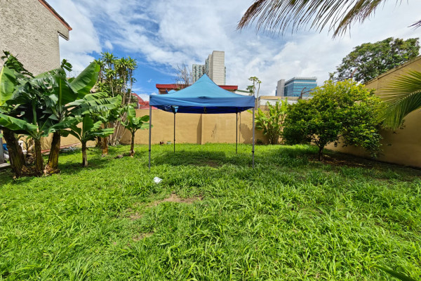 Se alquila casa independiente en Sabana Sur. Ideal para oficinas.-13