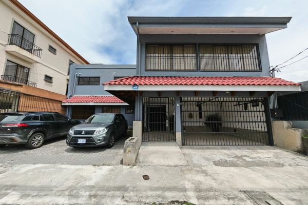 Se alquila casa independiente en Sabana Sur. Ideal para oficinas.-1