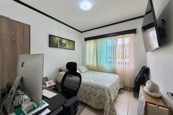Se vende apartamento en Santa Ana.-3