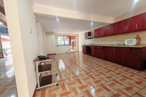 Se alquila casa en Sabana Oeste, cerca de la Pops. Uso comercial-3