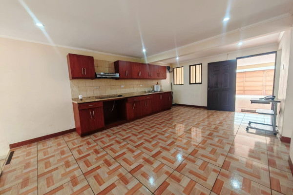 Se alquila casa en Sabana Oeste, cerca de la Pops. Uso comercial-1