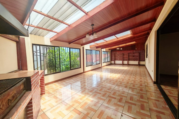 Se alquila casa en Sabana Oeste, cerca de la Pops. Uso comercial-7