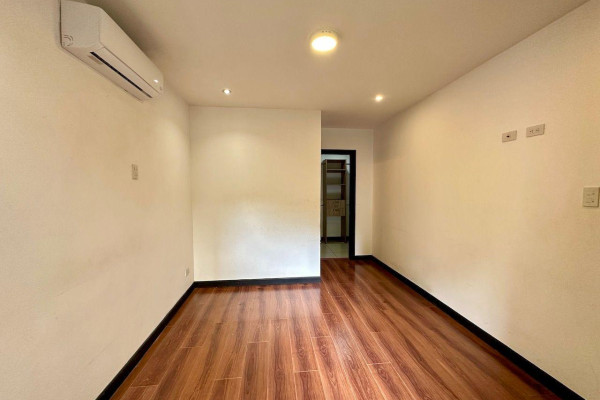 Se alquila apartamento en Santa Ana.