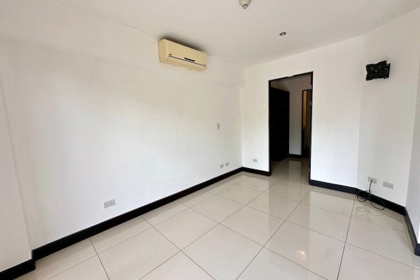 Se alquila apartamento en Santa Ana, Montesol.
