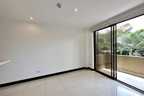Se alquila apartamento en Santa Ana, Montesol.