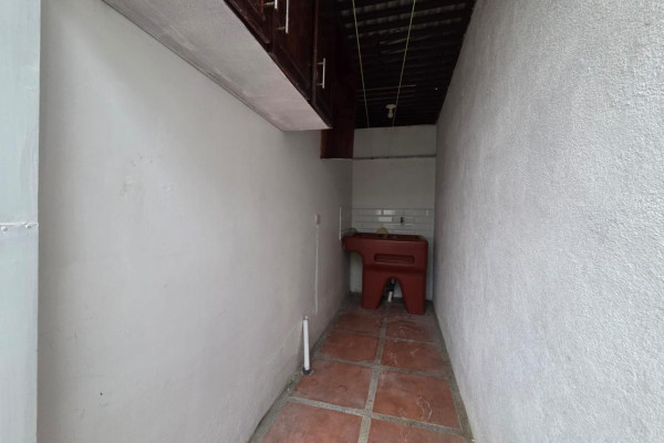 Se vende casa independiente en Santa Ana.