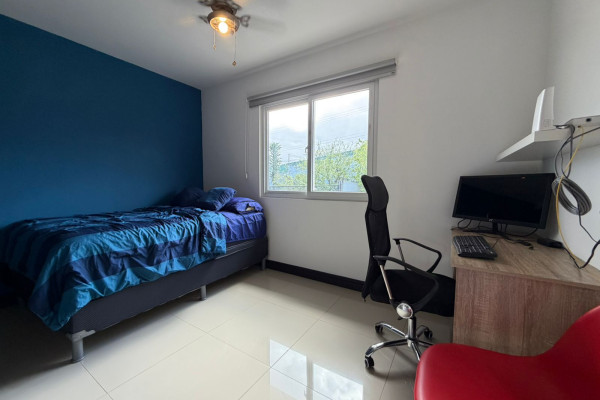 Se vende casa en Guachipelín de Escazú.