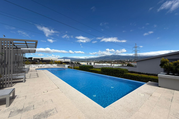 Se vende casa en Guachipelín de Escazú.