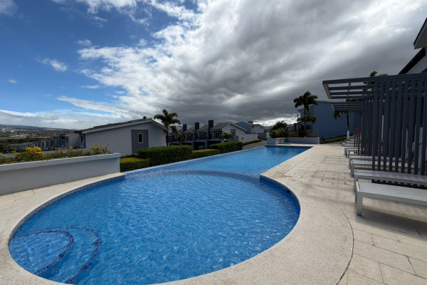 Se vende casa en Guachipelín de Escazú.