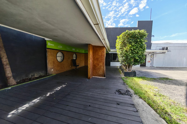 Casa Comercial en Alquiler en Rohrmoser.