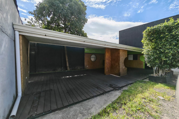 Casa Comercial en Alquiler en Rohrmoser.