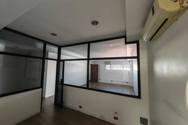 Casa Comercial en Alquiler en Rohrmoser.