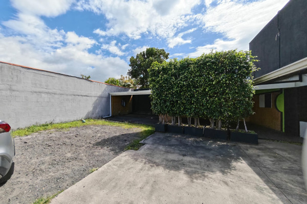 Casa Comercial en Alquiler en Rohrmoser.