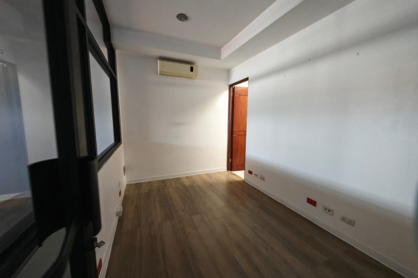 Casa Comercial en Alquiler en Rohrmoser.