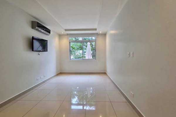 Se alquila  apartamento en Santa Ana.