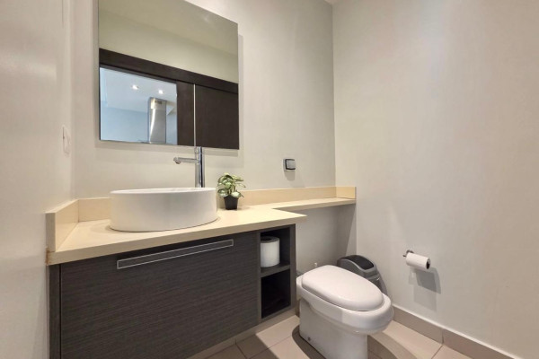Se alquila  apartamento en Santa Ana.
