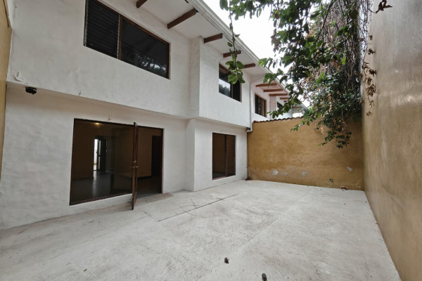 Se alquila casa en Trejos Montealegre, Escazú.