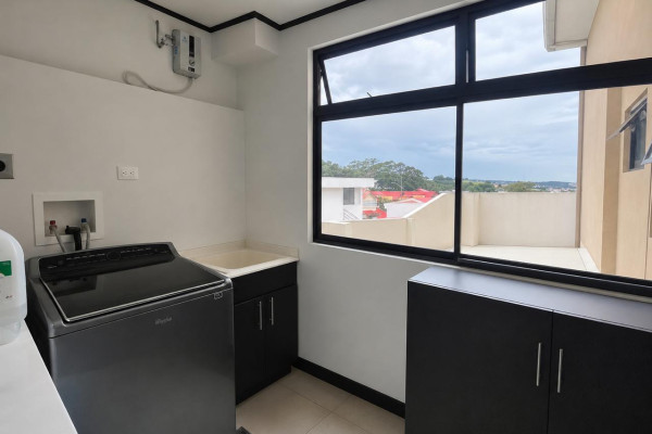 Se alquila apartamento en Rohrmoser.