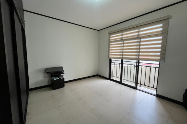 Se alquila apartamento en Rohrmoser.