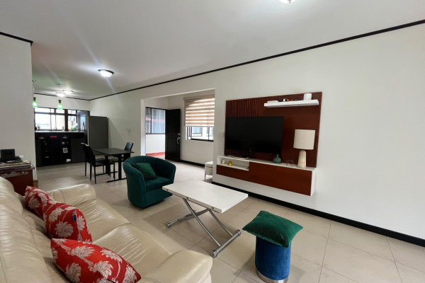Se alquila apartamento en Rohrmoser.