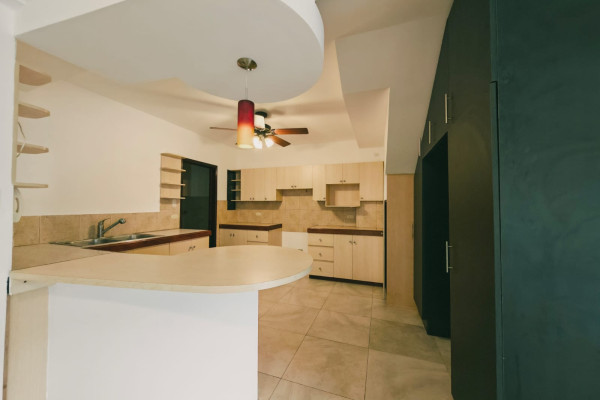 Casa en Venta en Guachipelín, Escazú.