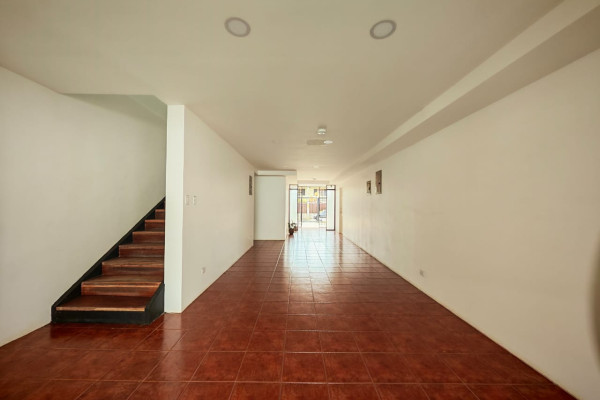 Apartamento en alquiler en La Uruca con servicios incluidos.