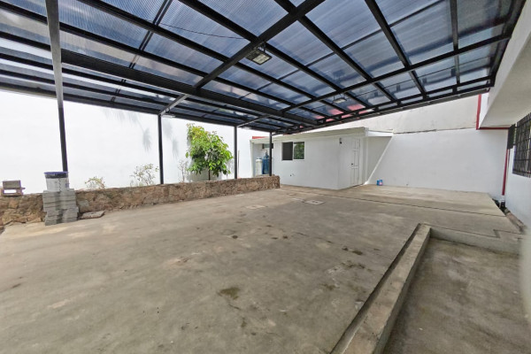 Apartamento en alquiler en La Uruca con servicios incluidos.