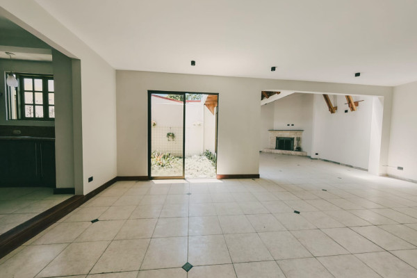 Se alquila casa independiente en Rohrmoser.-20