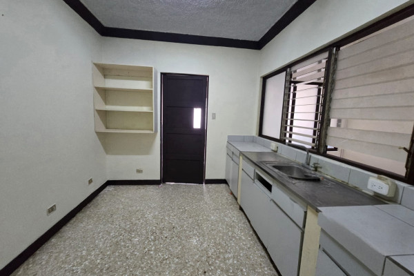 Apartamento en alquiler en Sabana Sur.-2