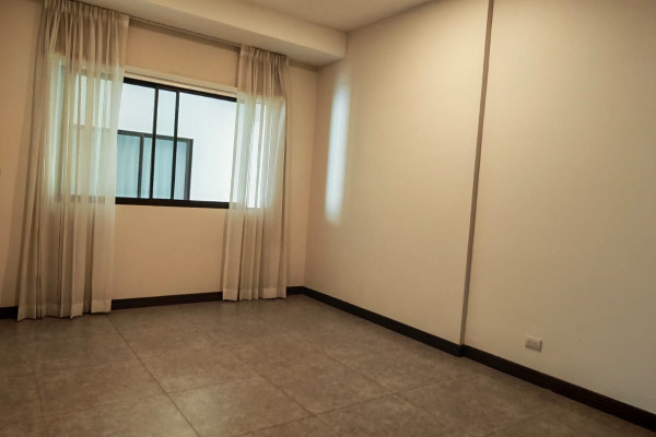 ¡Apartamento en alquiler en La Uruca Cerca del Hospital del Trauma  con servicios incluidos!-14