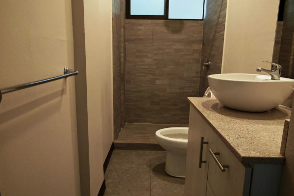 ¡Apartamento en alquiler en La Uruca Cerca del Hospital del Trauma  con servicios incluidos!-8