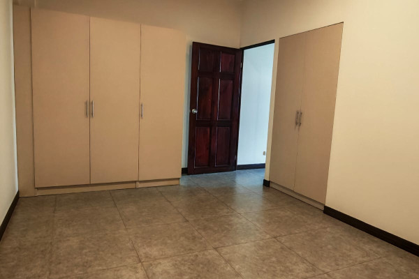 ¡Apartamento en alquiler en La Uruca Cerca del Hospital del Trauma  con servicios incluidos!-7