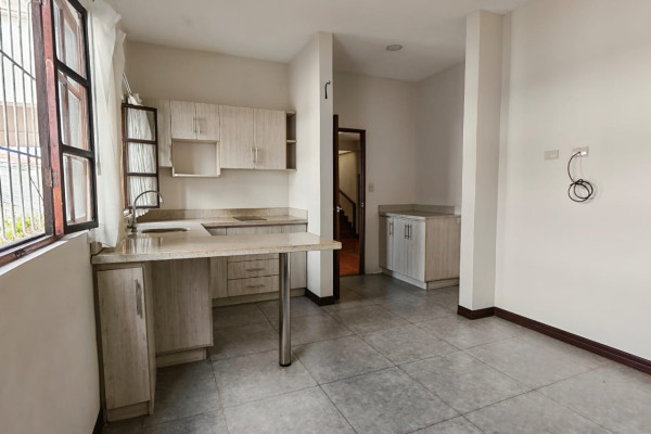¡Apartamento en alquiler en La Uruca Cerca del Hospital del Trauma  con servicios incluidos!-5