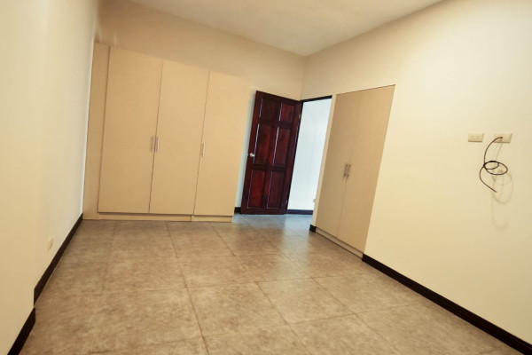 ¡Apartamento en alquiler en La Uruca Cerca del Hospital del Trauma  con servicios incluidos!-3