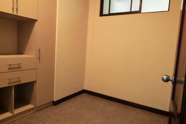 ¡Apartamento en alquiler en La Uruca Cerca del Hospital del Trauma  con servicios incluidos!-12