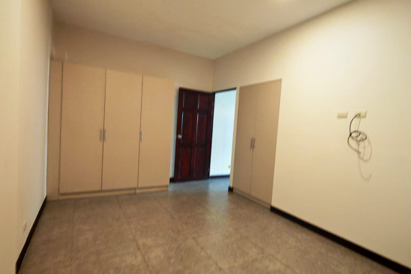 ¡Apartamento en alquiler en La Uruca Cerca del Hospital del Trauma  con servicios incluidos!-10